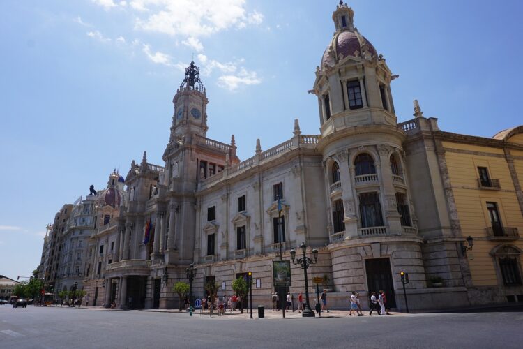 suspensión temporal de nuevos apartamentos turísticos en la ciudad de Valencia